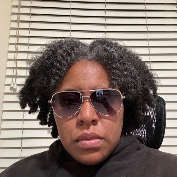 Gold Frame Aviator Sunglasses - Picture 5 of 6